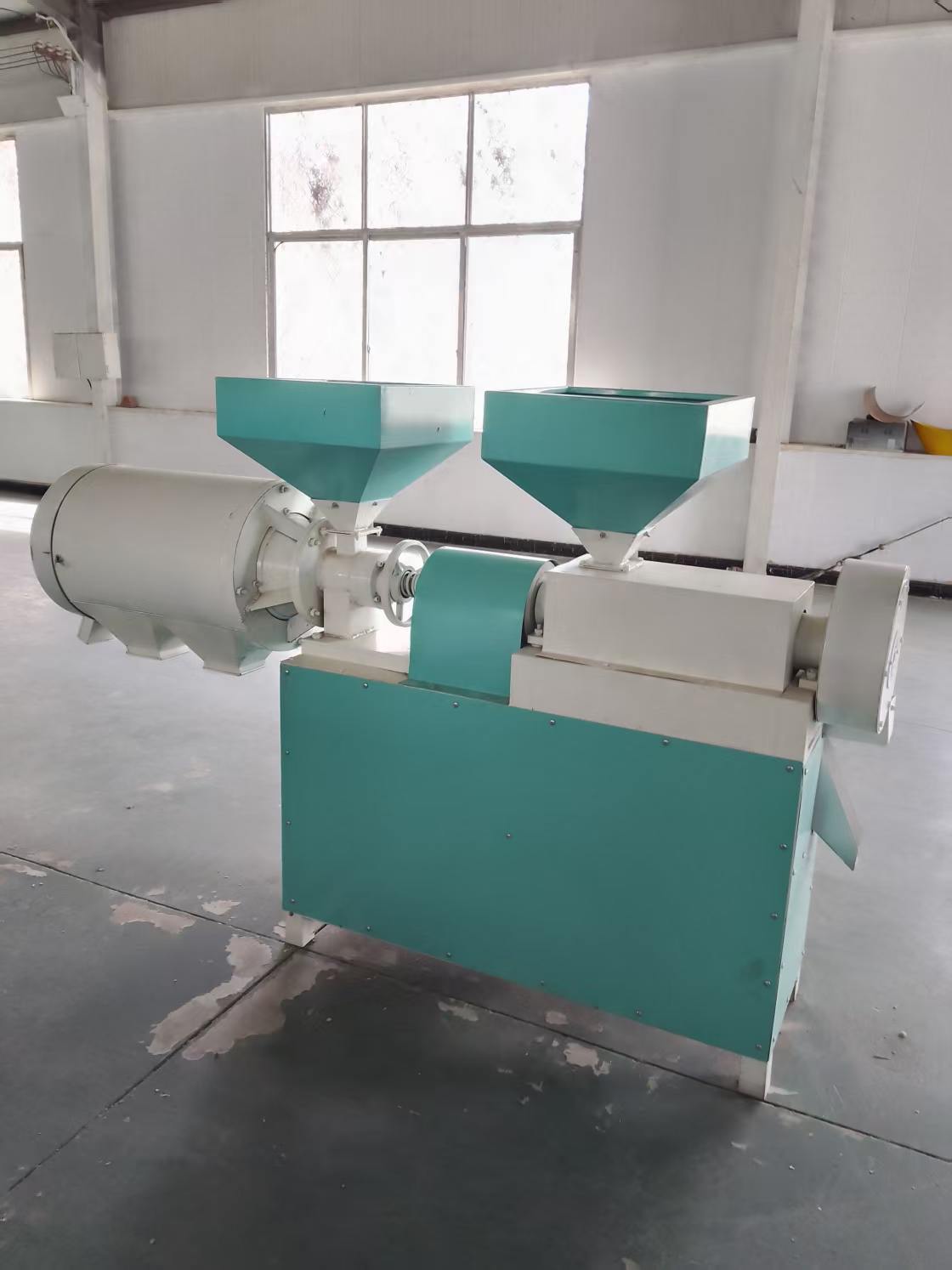 玉米脫皮制糝機6
